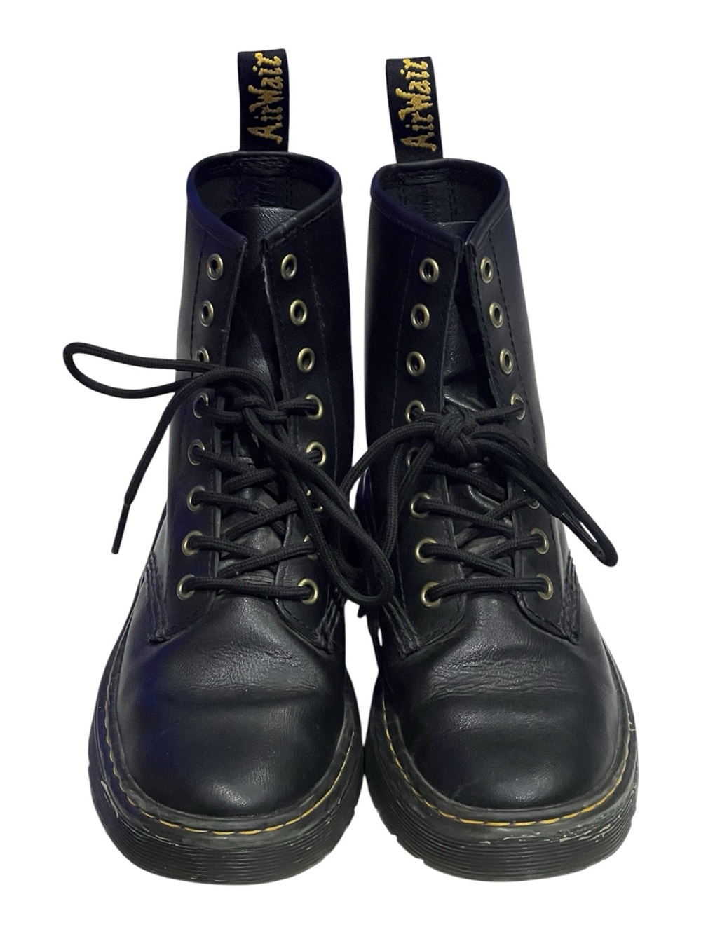 Dr. Martens Zavala boots in black leather, featuring a classic lace-up 6M 7W